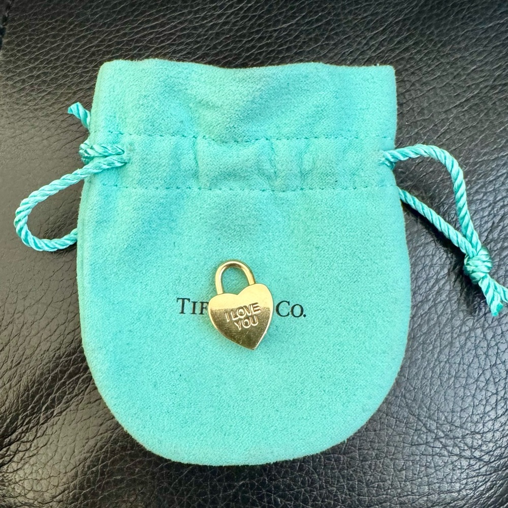 Stunning Tiffany Co 18k Yellow Gold I Love You Heart Shaped Lock Padlock Pendant